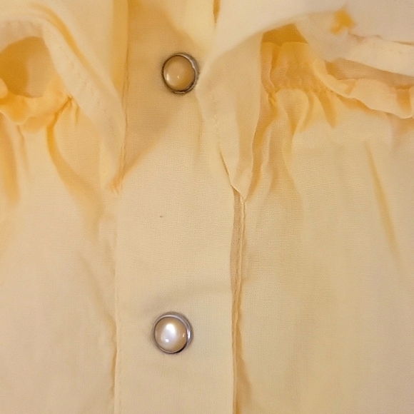 Nine West Jeans Yellow Ruffled Capsleeve Top - Picture 3 of 9